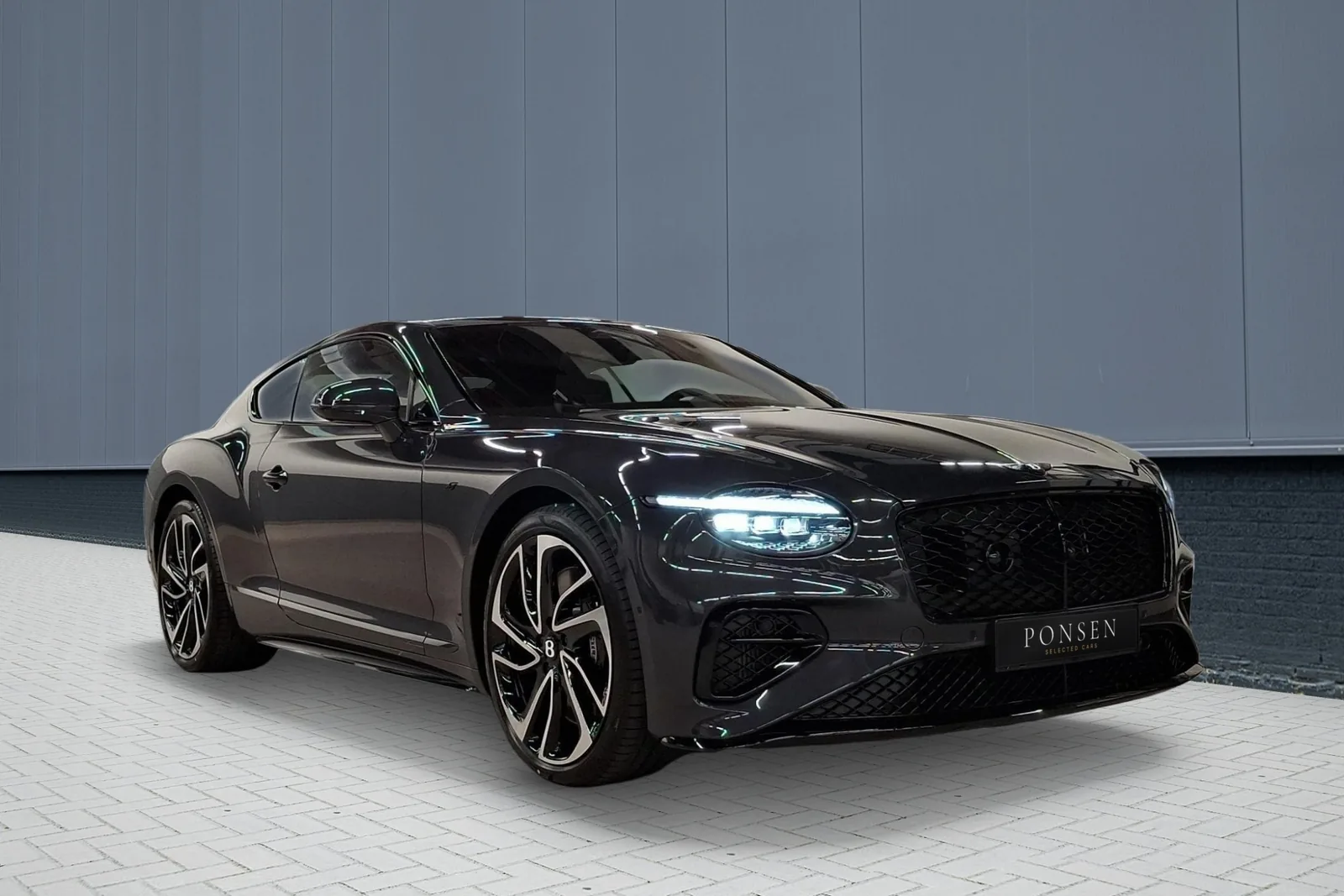 Bentley Continental GT S 2026 in Dark Grey metallic, rechtsvoor
